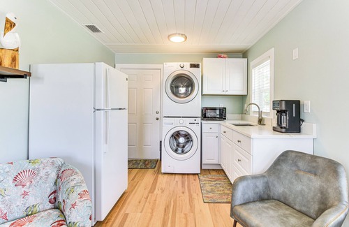 Bradenton Beach House | Outdoor Bar & Heated Pool: Bradenton Beach Home