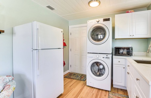Bradenton Beach House | Outdoor Bar & Heated Pool: Bradenton Beach Home