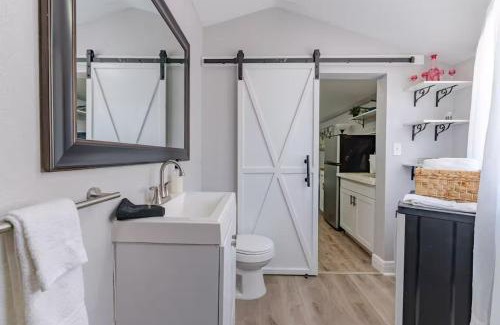 St. Petersburg - Clearwater Apartment | Outdoor Deck Fully Equipped Remodeled Bath
