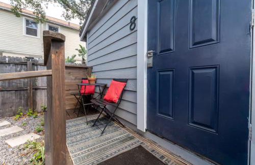 St. Petersburg - Clearwater Apartment | Outdoor Deck Fully Equipped Remodeled Bath