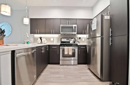 Menlo Park Apartment | Outdoor Heated Pool & Rooftop | Menlo Park | Baylands