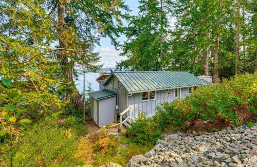 West Hills House | Outdoor Kitchen and Canal Views Cabin in Quilcene!