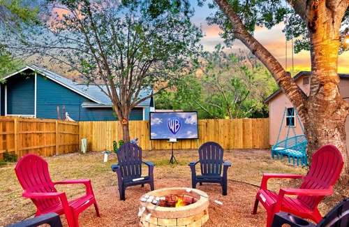 Heritage Villa | Outdoor movie seaworld house