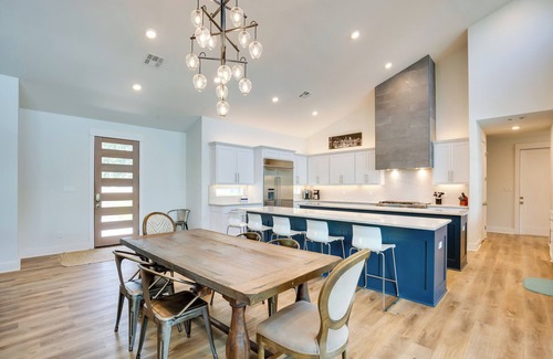 Malakoff House | Outdoor Oasis: Family Malakoff Gem on Cedar Creek!
