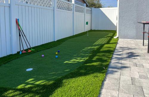 Pinellas Park House | Outdoor Oasis Modern Pinellas Park Getaway!