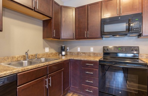 West Des Moines Apartment | Outdoor Pool Fast Wifi Balcony Garage More