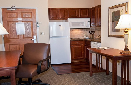 Greenwich Condo | Outdoor Pool. Free Breakfast. Near Koch Industries & Boeing Offices