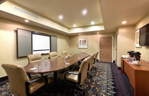 Tucson Condo | Outdoor Pool + Free Breakfast + Free Wi-Fi | Near Tucson Airport