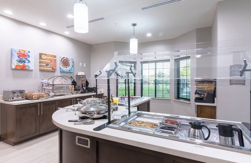 Lake Jackson Condo | Outdoor Pool. Free Breakfast. Great Location!