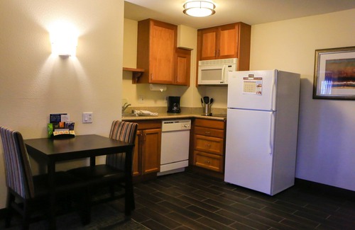Milpitas Condo | Outdoor Pool & Hot Tub. Free Breakfast. Free Shuttle.
