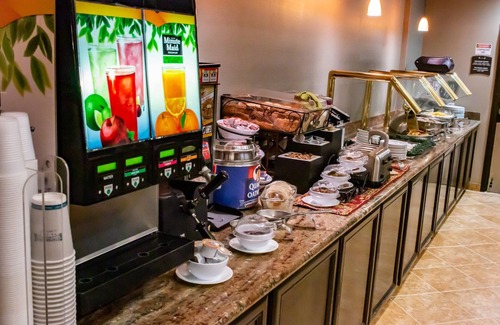 Milpitas Condo | Outdoor Pool & Hot Tub. Free Breakfast. Free Shuttle.