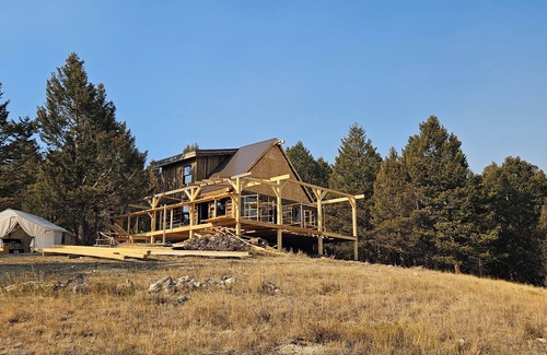 Dubois Cabin | Outlaw Cabin at Arcady Ridge Ranch-rustic vibe meets and beautiful mountain view