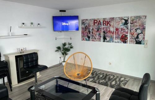 Parndorf House | Outlet Center House, Pool-Jacuzzi-Garden-Sundeck