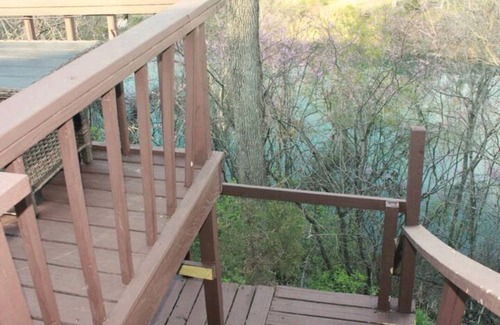 Pocahontas Cabin | Outlook Point, bluff view,river side, swimming, fishing, and relaxation.