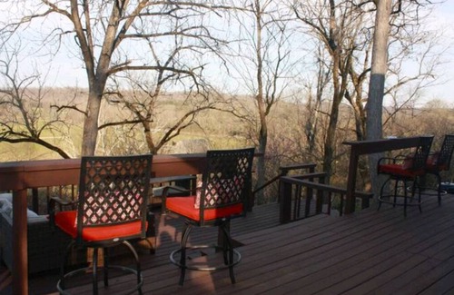 Pocahontas Cabin | Outlook Point, bluff view,river side, swimming, fishing, and relaxation.
