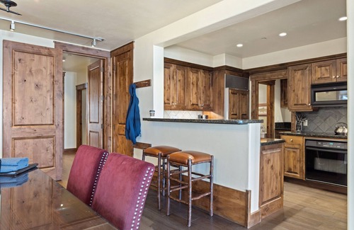 Jackson Condo | Outpost: Grand View 5020 -Fireplace, Elevator, AC!