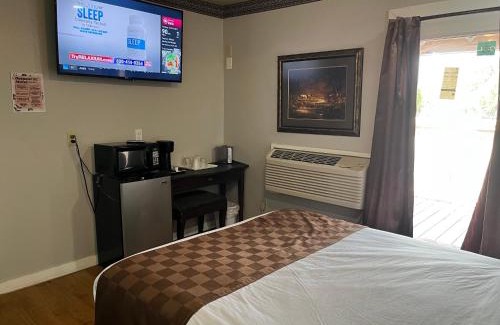 Dripping Springs Hotel | Outpost Motel