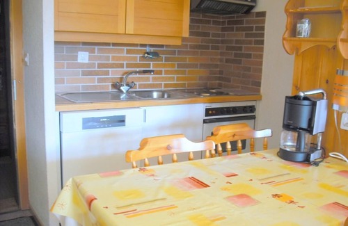 Chandolin Apartment | Outside : Living on the 3rd floor of an apartment house, in Chandolin, for 2-4 persons, balcony with