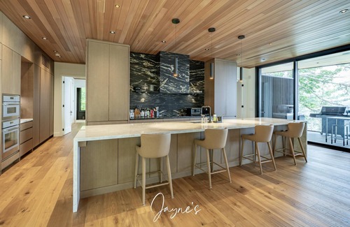 Muskoka Lakes Cottage | Outstanding 5 bed 6 bath cottage on Lake Joseph with Tennis Studio