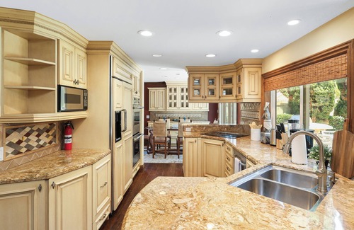 Westside Costa Mesa House | Outstanding Beach Home Right by Huntington Beach, 2 minutes driving