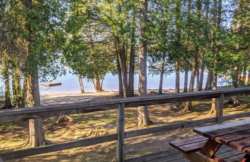 Nipissing Cottage | Outstanding, Beachfront Cottage on Wolfe Lake