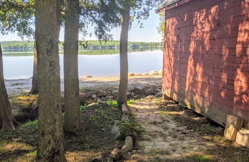 Nipissing Cottage | Outstanding, Beachfront Cottage on Wolfe Lake