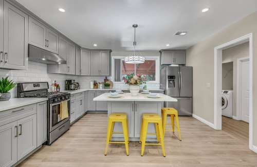 Monrovia House | Outstanding Designed Beautiful Home close to Universal Studio & Disney