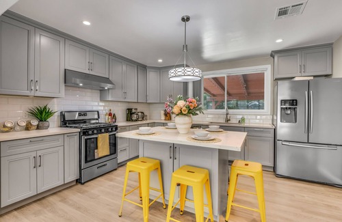 Monrovia House | Outstanding Designed Beautiful Home close to Universal Studio & Disney