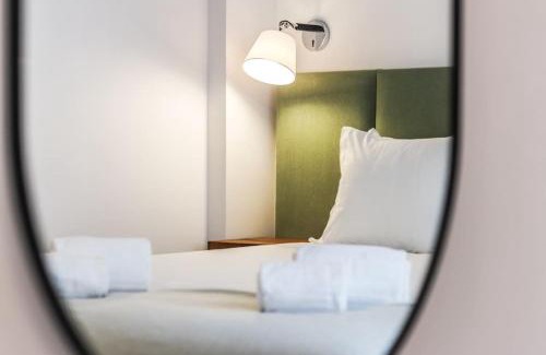 Sao Jose Apartment | Outstanding Liberdade Spacious Apt 2 Bedroom w AC