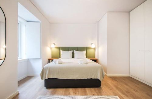 Sao Jose Apartment | Outstanding Liberdade Spacious Apt 2 Bedroom w AC