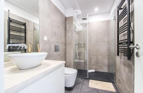 Sao Jose Apartment | Outstanding Liberdade Spacious Apt 2 Bedroom w AC