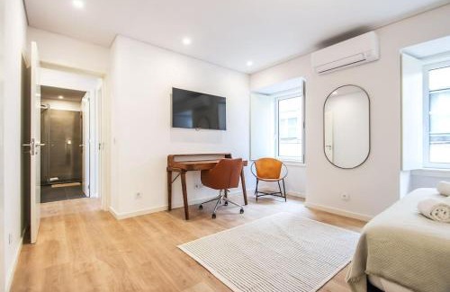 Sao Jose Apartment | Outstanding Liberdade Spacious Apt 2 Bedroom w AC