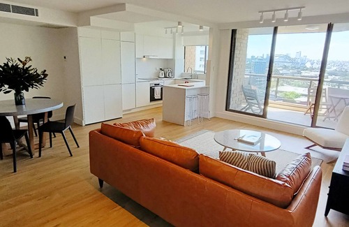 Darlinghurst Apartment | Outstanding Opera House & Harbour Bridge Views