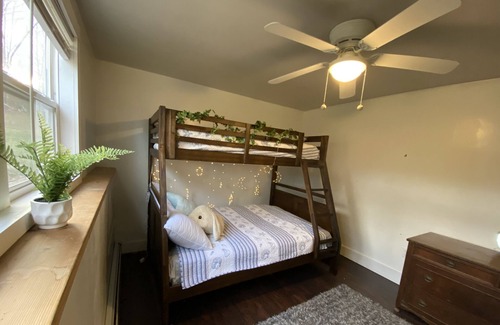 East Andover House | Over Andover Getaway! | 3.5 Bedrooms| Mountain View
