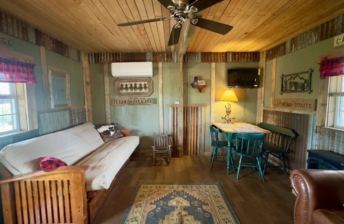 Voca Cabin | Over The River & Thru The Woods | Close to Castell