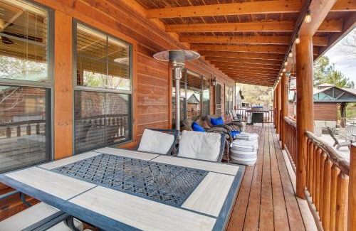 Heber House | Overgaard Cabin with Private Deck, Grill and Fire Pit!
