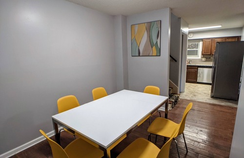 Overland Park House | Overland Park Downtown | Comfy, Clean & Safe house on Hardy