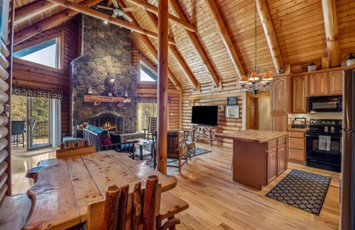 Berkeley Springs Cabin | Overlook at Sleepy Creek -secluded, creek access, grill, wifi, deck, game room