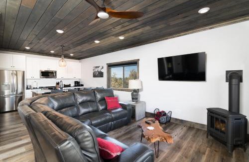 Orderville House | Overlook Cabin. Romantic Views Fire Pit/Hot Tub & Zion Adventure