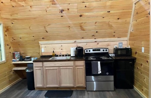 Campton House | Overlook Oasis! RRG, A-frame Cabin, NEW HOT TUB, Grill! Pet friendly