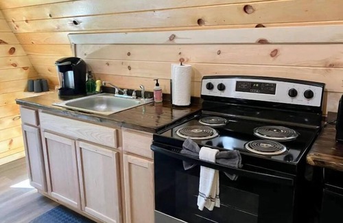 Campton House | Overlook Oasis! RRG, A-frame Cabin, NEW HOT TUB, Grill! Pet friendly