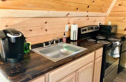 Campton House | Overlook Oasis! RRG, A-frame Cabin, NEW HOT TUB, Grill! Pet friendly