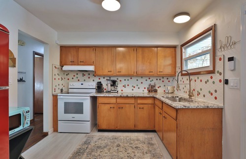 Central Clintonville House | Overlook - Private Hot Tub! King bed in Ranch Home