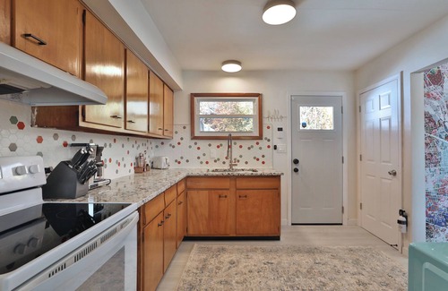 Central Clintonville House | Overlook - Private Hot Tub! King bed in Ranch Home