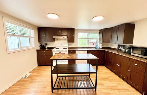 Kenora House | Overlooking Round Lake in City of Kenora