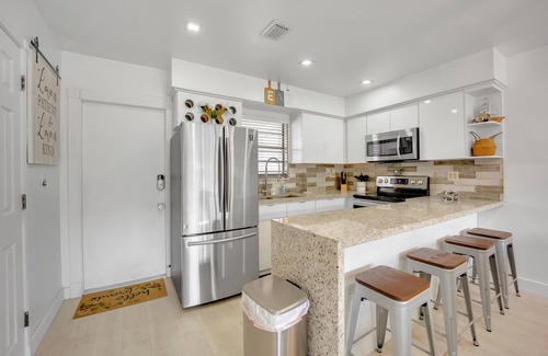 Monroe County House | Overlooking Salt-water Lagoon- Free Golf Cart + 2 Kayaks