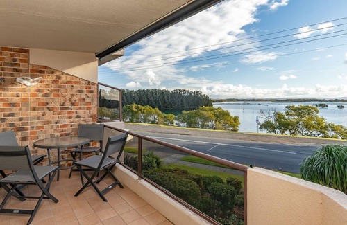 Forster Apartment | Overlooking Wallis Lake, Renas Court 2
