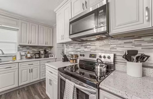 Brandon House | Oversized 4bed + Converted Bedroom, Pool + Hot Tub