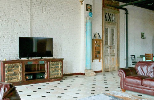 Denison House | Oversized loft