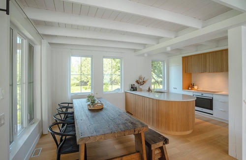 Huberdeau Ski Chalet | ōVive – Stunning River View, Design, Hot Tub & Tremblant